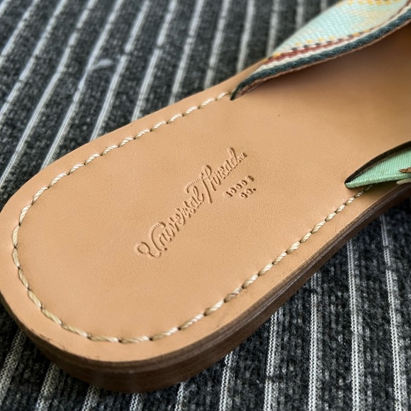 NWT Universal Thread slippers - Picture 4 of 6